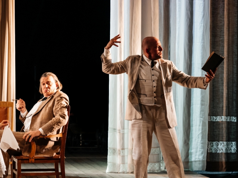 На фото: сцена из спектакля Сергея Газарова &laquo;Дядя Жорж&raquo;