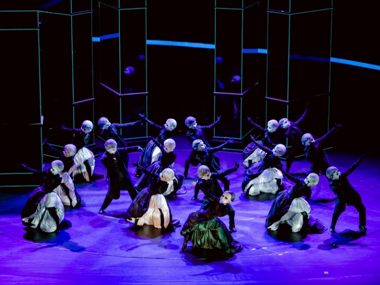 На фото: сцена из драмы &laquo;Арбенин. Маскарад без слов&raquo;.