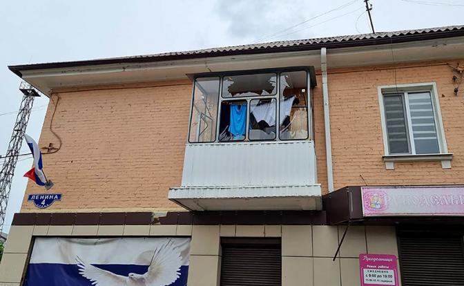 На фото: последствия обстрела города Шебекино со стороны ВСУ