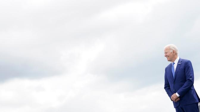 На фото: президент США Джо Байден посетил церемонию выпуска кадетов Академии ВВС США в штате Колорадо