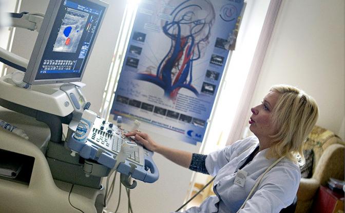 Британские медики назвали неочевидные симптомы рака щитовидной железы