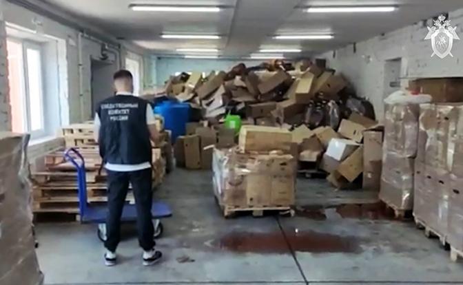 На фото: следственная проверка предприятия, поставляющего алкогольную продукцию в Ульяновскую область