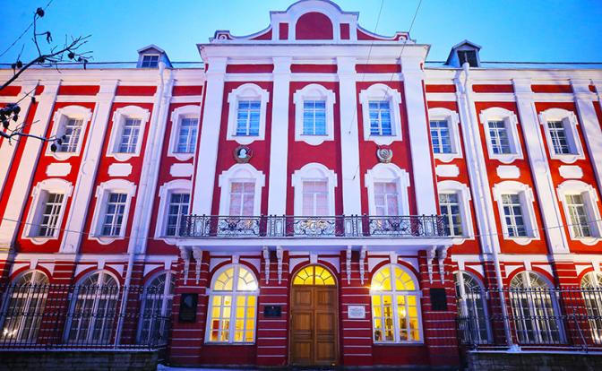 На фото: здание Санкт-Петербургского государственного университета