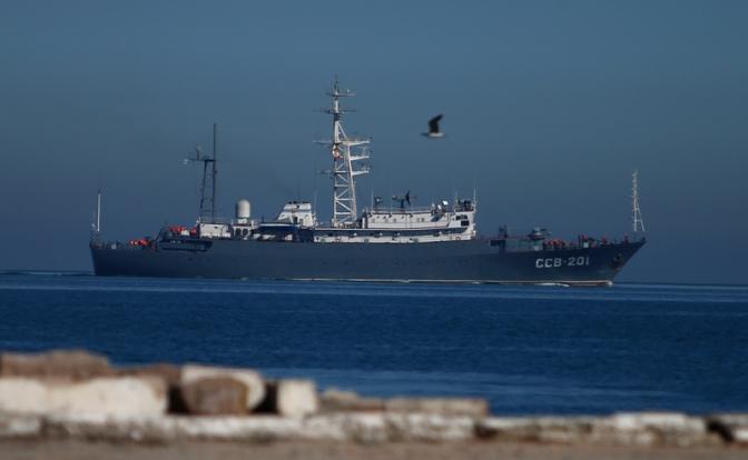 На фото: разведывательный корабль ССВ-201 "Приазовье".