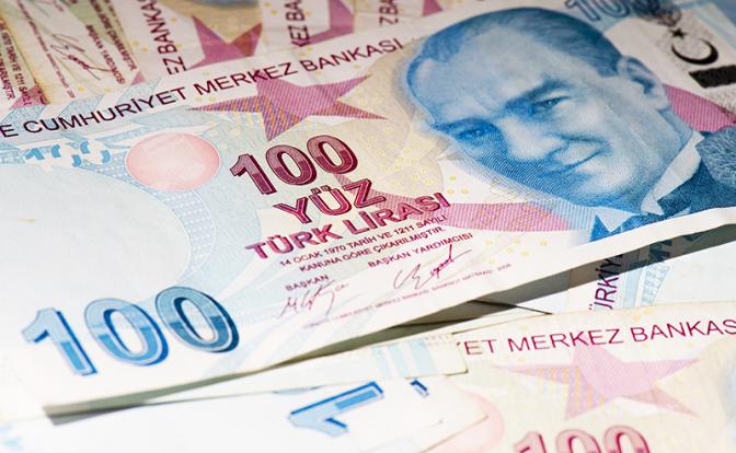 Что ждет турецкую лиру? Падение спроса ослабляет ее еще сильней