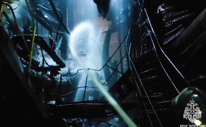 На фото: последствия возгорания на шестом энергоблоке Новочеркасской ГРЭС в Ростовской области.