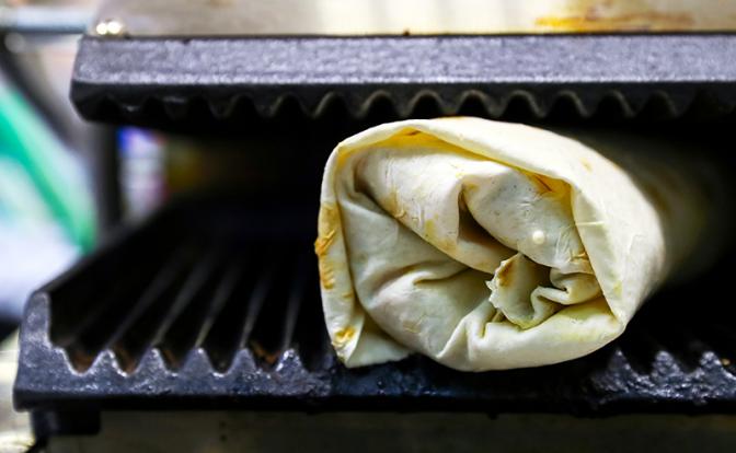 Массовое отравление в Братске: ученый рассказал, как сальмонелла попадает в шаурму