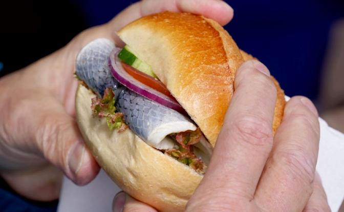 Доктор Мясников рассказал, как сельдь помогает в лечении онкологических заболеваний