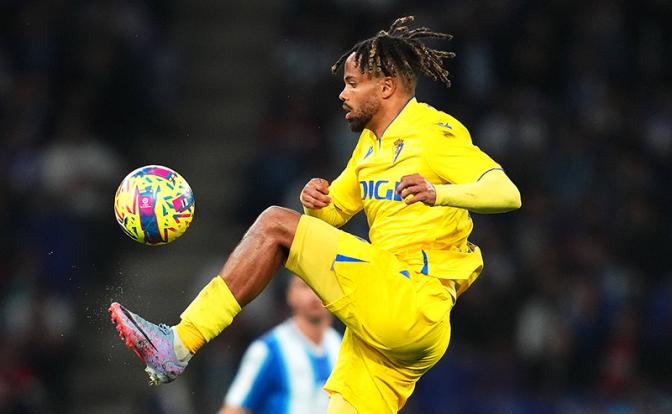 На фото: форвард «Кадиса» Тео Бонгонда