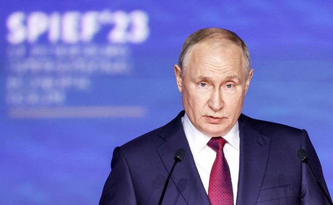 На фото: президент РФ Владимир Путин во время пленарного заседания в рамках XXVI Петербургского международного экономического форума.