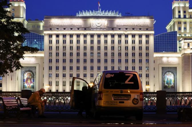 На фото: здание министерства обороны России на Фрунзенской набережной в Москве.