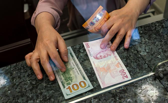 Эксперт о падении лиры: по логике отдых в Турции должен дешеветь, но продолжается рост