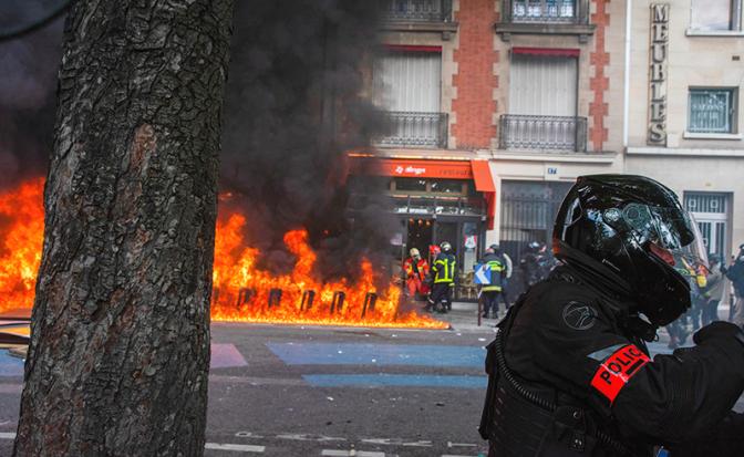 Полиция Франции убила подростка, начались массовые беспорядки