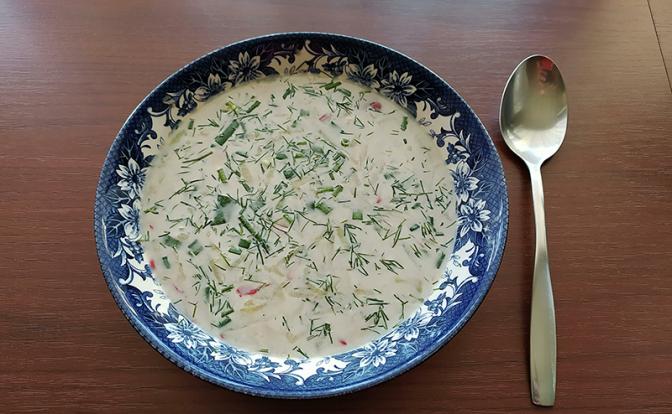 Диетолог рассказала, какая окрошка не навредит здоровью летом