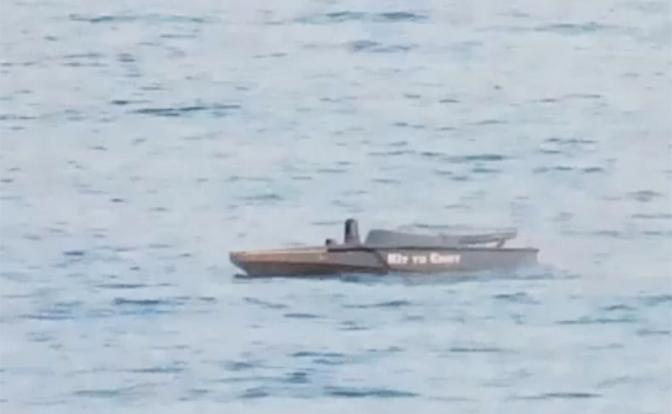 На фото: украинский катер-камикадзе в Черном море