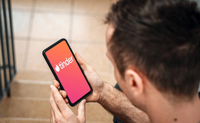 Сервис для знакомств Tinder перестал загружаться в России