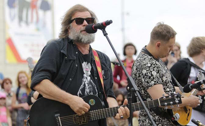 На фото: солист рок-группы "Аквариум" Борис Гребенщиков.