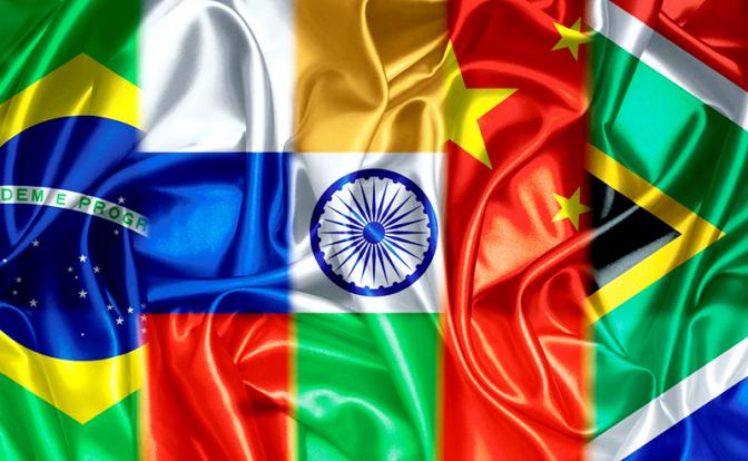 Источник: в планах БРИКС ускорить дедолларизацию