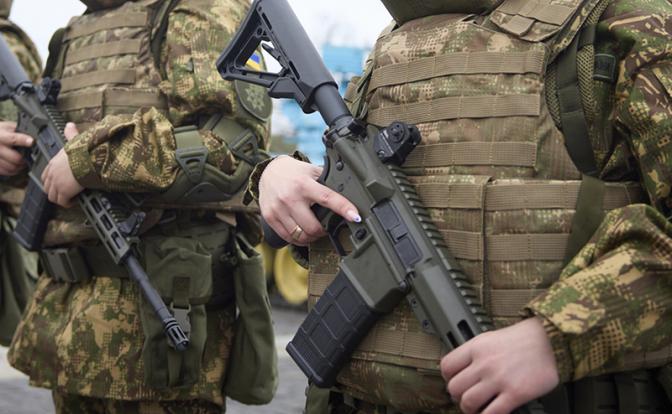 The Daily Beast: у женщин в рядах ВСУ проблемы из-за туалетов и неудобной формы