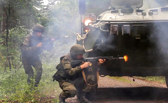 Макгрегор сообщил, что США только подстегнули Россию построить мощную армию и флот