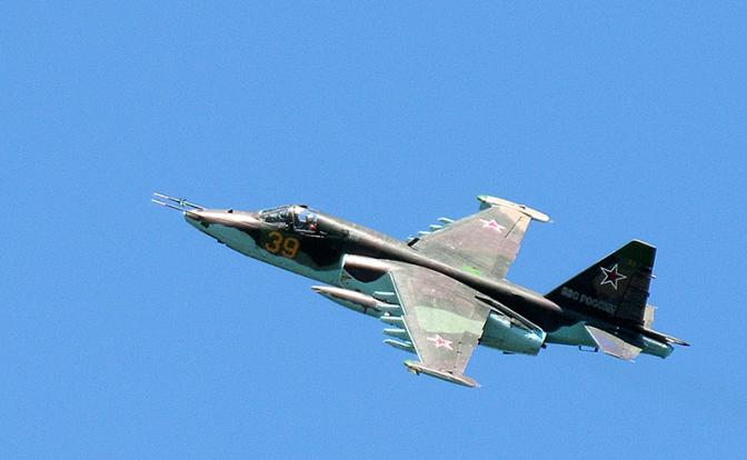На фото: самолет-штурмовик СУ-25