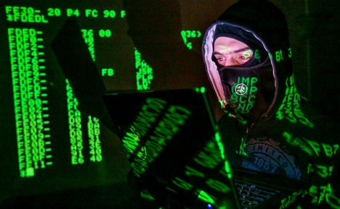 Ответ за Крымский мост: Хакеры слили в Сеть данные на более 1500 сотрудников СБУ