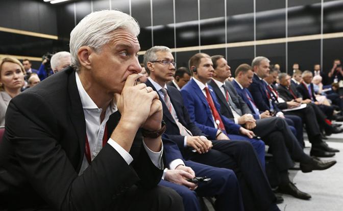 На фото: миллиардер Олег Тиньков(слева)