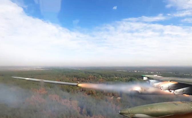 Российские истребители Су-34 и Су-25 ударили по позициям ВСУ на Купянском направлении