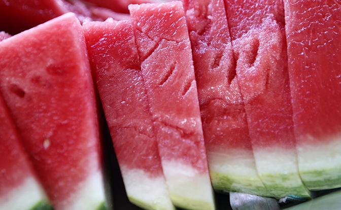 Врач посоветовала не покупать нарезанные в магазине арбузы
