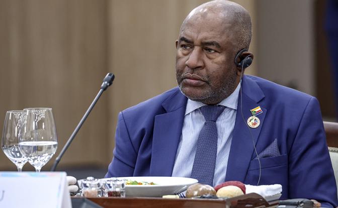 На фото: президент Коморских Островов Азали Ассумани