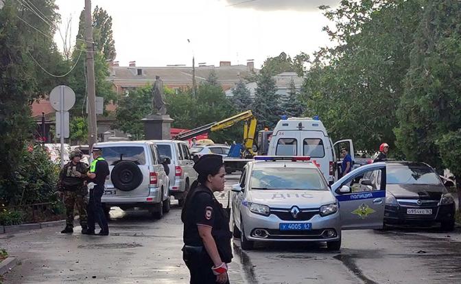 На фото: последствия взрыва в Таганроге