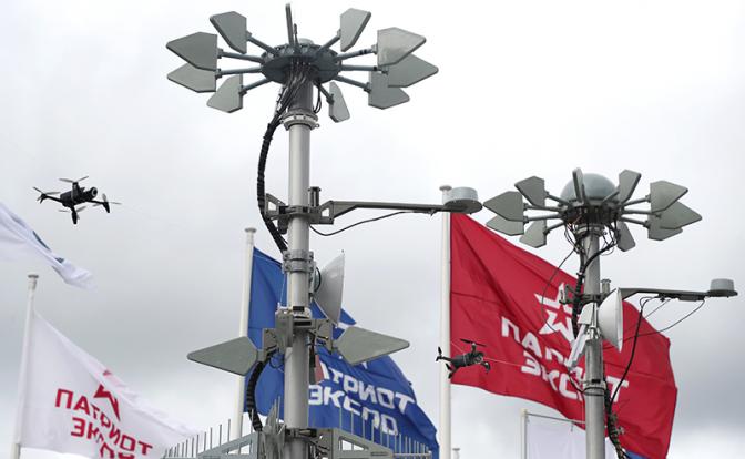 На фото: изделия "Сапфир", предназначенные для охраны воздушного периметра объекта от несанкционированного и противоправного применения беспилотных летательных средств гражданского назначения