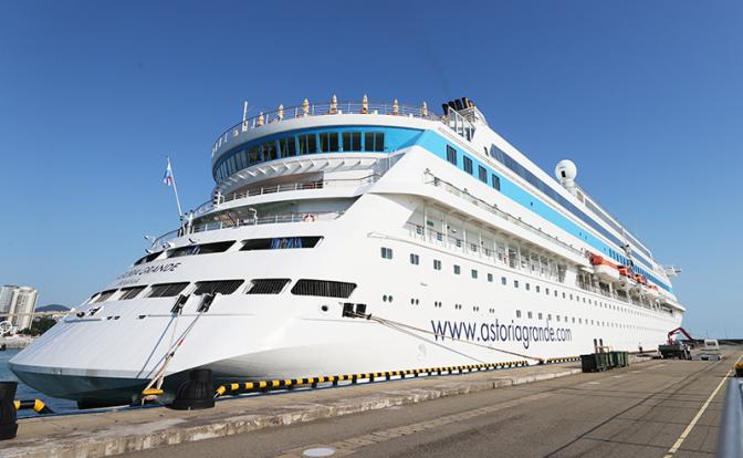 На фото: лайнер Astoria Grande