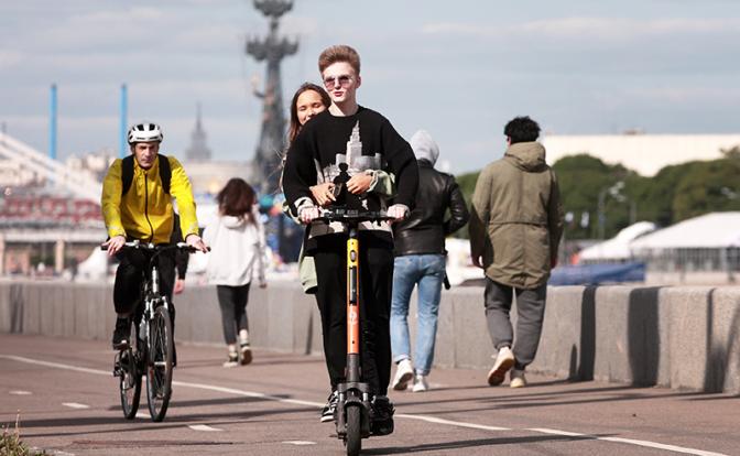 Штрафовать за вождение электросамоката вдвоем планируют в России