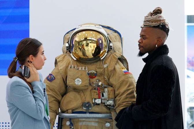 На фото: участники Второго саммита и Экономического и гуманитарного форума Россия - Африка на территории конгрессно-выставочного центра "Экспофорум" в Санкт-Петербурге, 2023 год