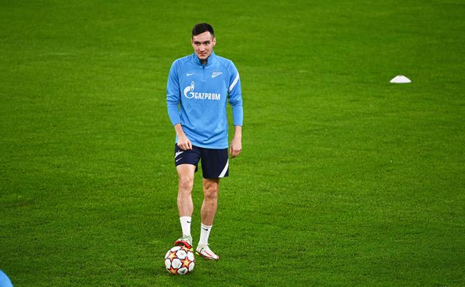 На фото: игрок "Зенита" Вячеслав Караваев