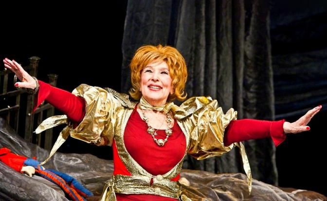 На фото: актриса Вера Васильева в спектакль «Однажды в Париже», 2017 год.