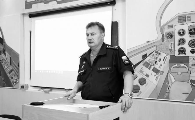 На фото: начальник Майкопского учебного авиаполка полковник Вадим Гуров. Архивное фото