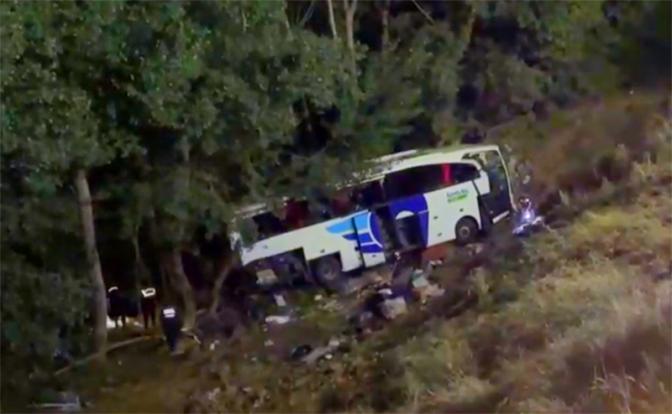 На фото: по полученной информации, в пассажирском автобусе находился 31 человек.