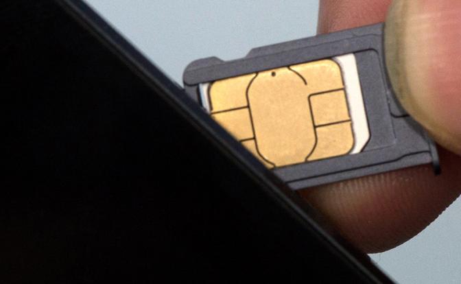 Аналитик Муртазин: «Молчунам», которые не внесут свои паспортные данные, отключат связь