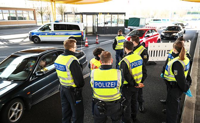 МИД РФ: немецкие таможенники продолжают изымать у россиян автомобили на границе 