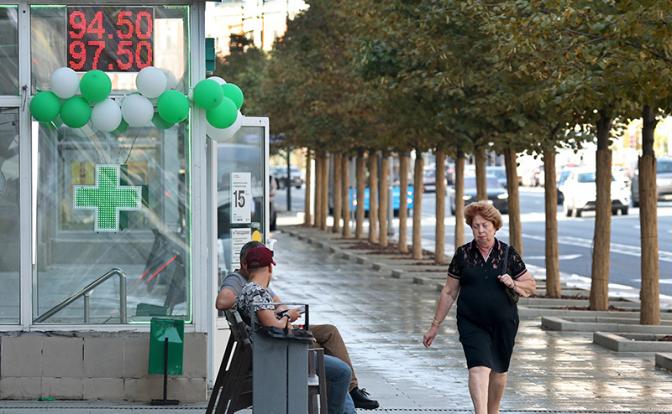 Эксперт Фёдоров: Рубль имеет все шансы продолжить медленно девальвироваться