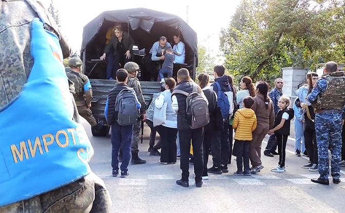 Минобороны: К российским миротворцам доставлено около 5000 человек в Карабахе