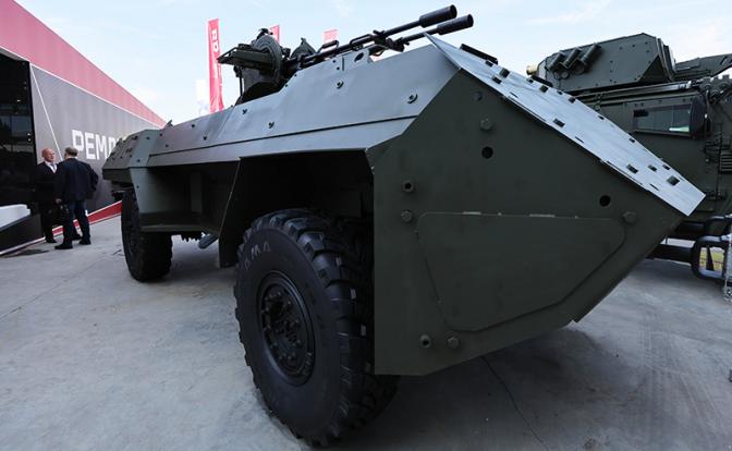 На фото: самоходный бронеавтомобиль «Зубило»