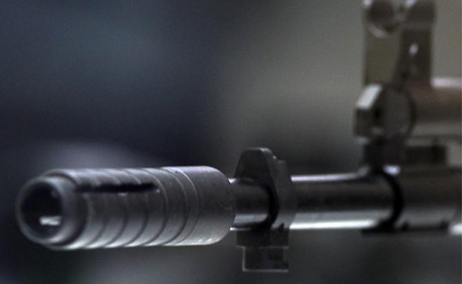 Mash: в Красногорске неизвестный открыл огонь по людям из автомата Калашникова 