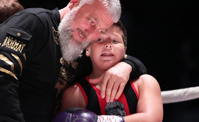 На фото: советник главы Чечни Адам Делимханов и сын главы Чечни Рамзана Кадырова, воспитанник спортклуба "Ахмат" Адам Кадыров (слева направо)