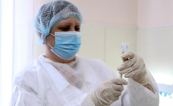 Иммунолог Крючков назвал месяц, когда в Россию придет новый штамм коронавируса