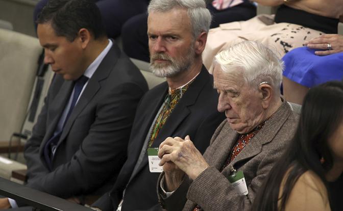 На Фото: Ярослав Хунка (справа) на церемонии в парламенте Канады