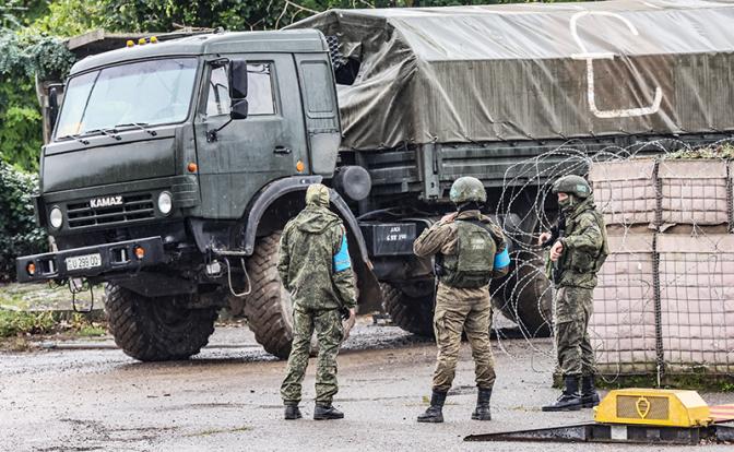 На фото: военнослужащие российского миротворческого контингента