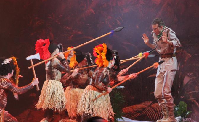 «Осторожно»: Московский театр иллюзии возродил огромных динозавров